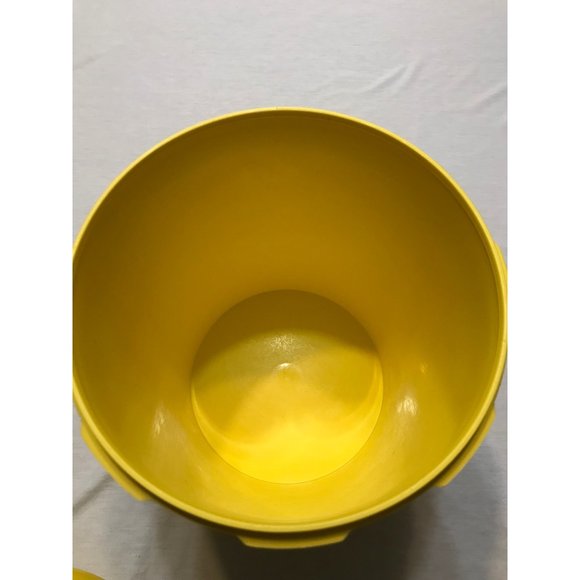 Vintage 1980’s 2 pc. Yellow Tupperware - Picture 4 of 8
